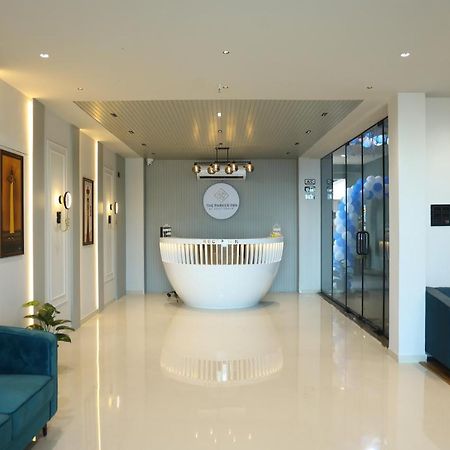 Hotel The Parker Inn By Kbnt Group Surat Bagian luar foto