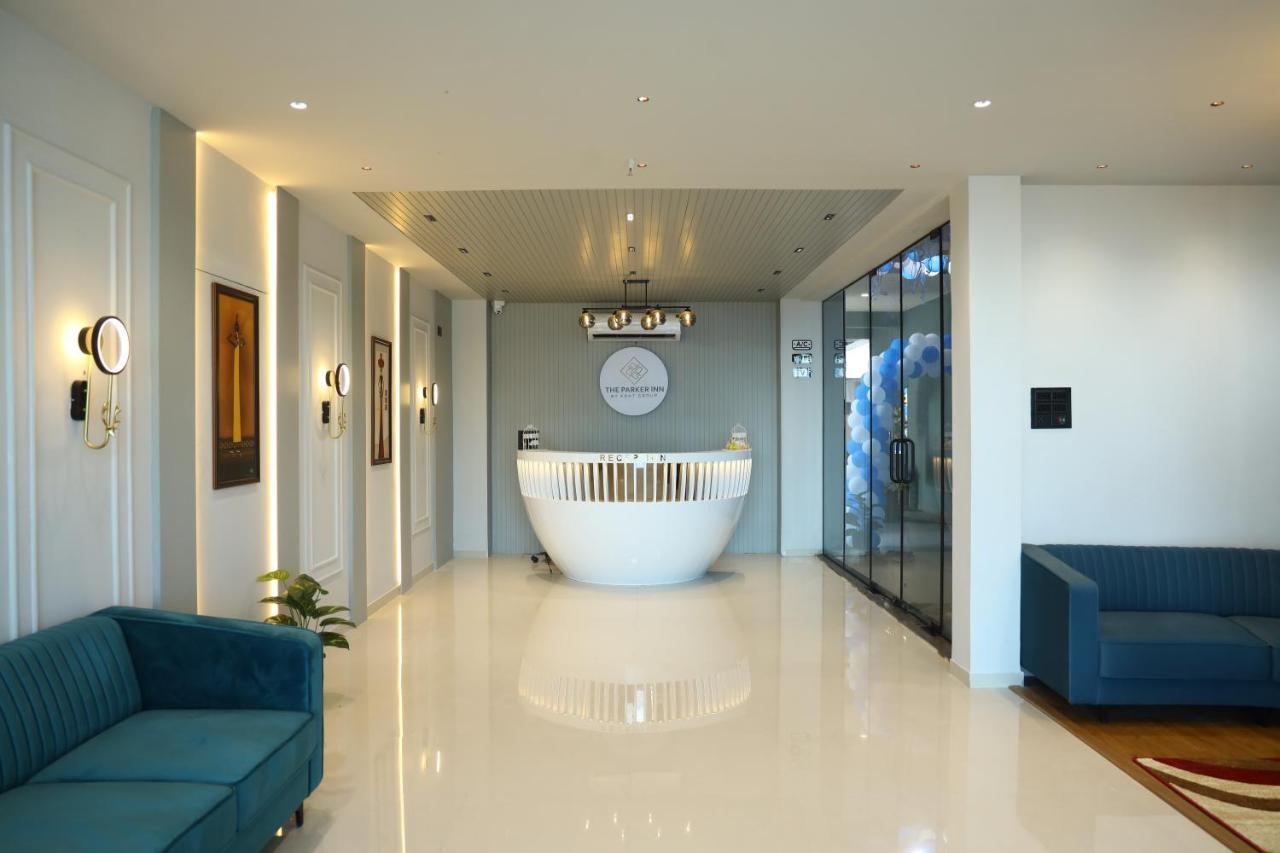 Hotel The Parker Inn By Kbnt Group Surat Bagian luar foto