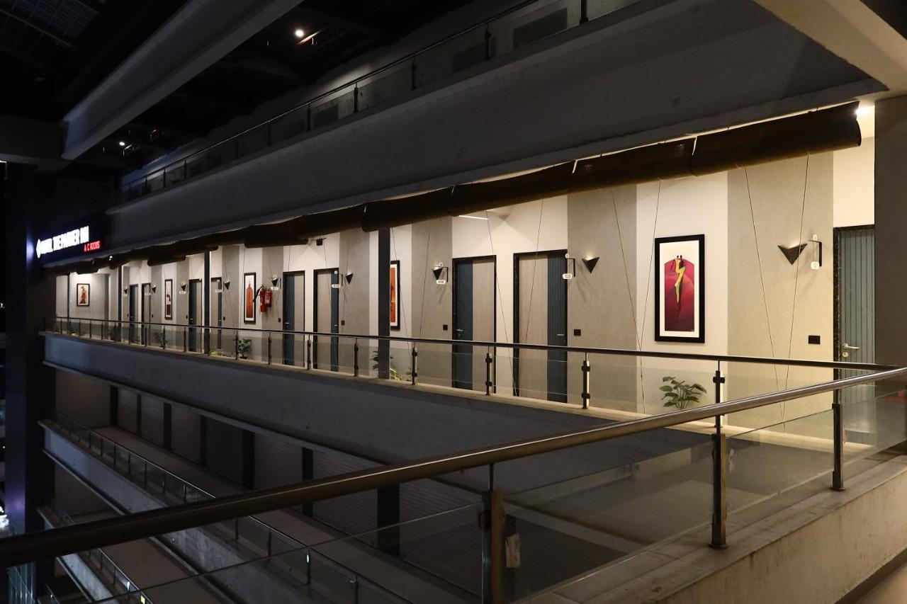Hotel The Parker Inn By Kbnt Group Surat Bagian luar foto