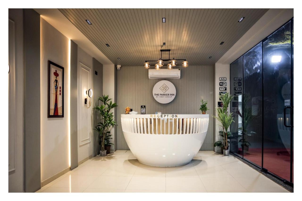 Hotel The Parker Inn By Kbnt Group Surat Bagian luar foto