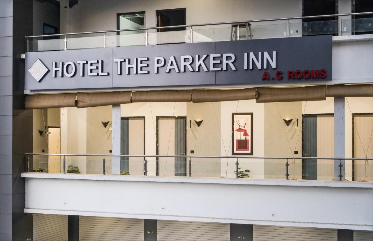 Hotel The Parker Inn By Kbnt Group Surat Bagian luar foto
