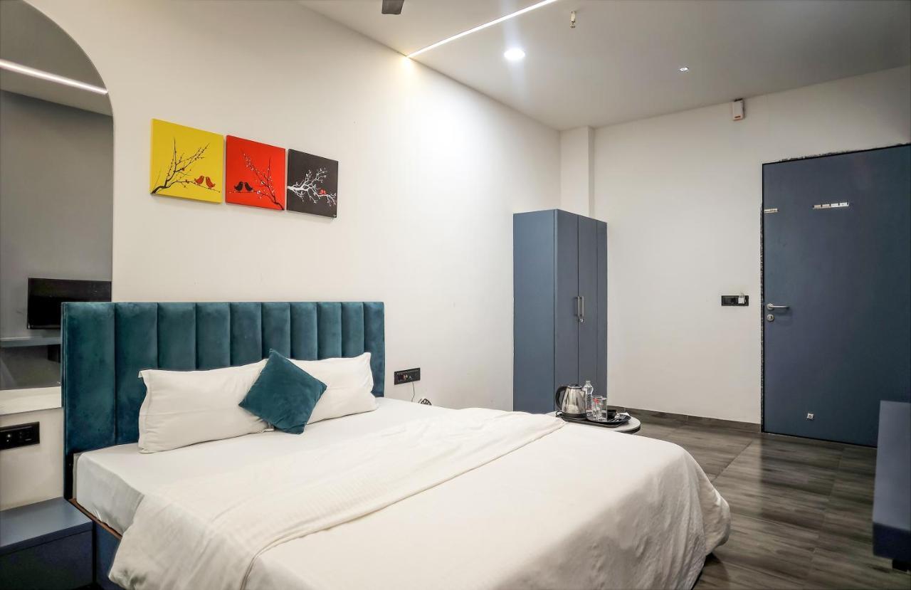 Hotel The Parker Inn By Kbnt Group Surat Bagian luar foto