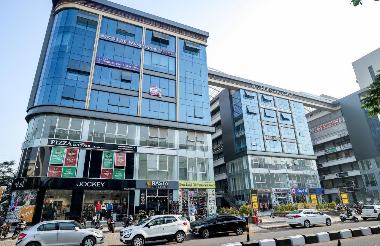Hotel The Parker Inn By Kbnt Group Surat Bagian luar foto