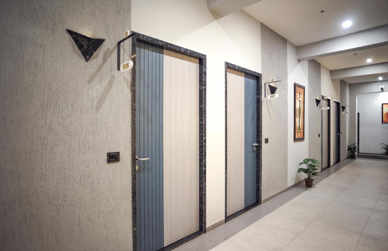 Hotel The Parker Inn By Kbnt Group Surat Bagian luar foto