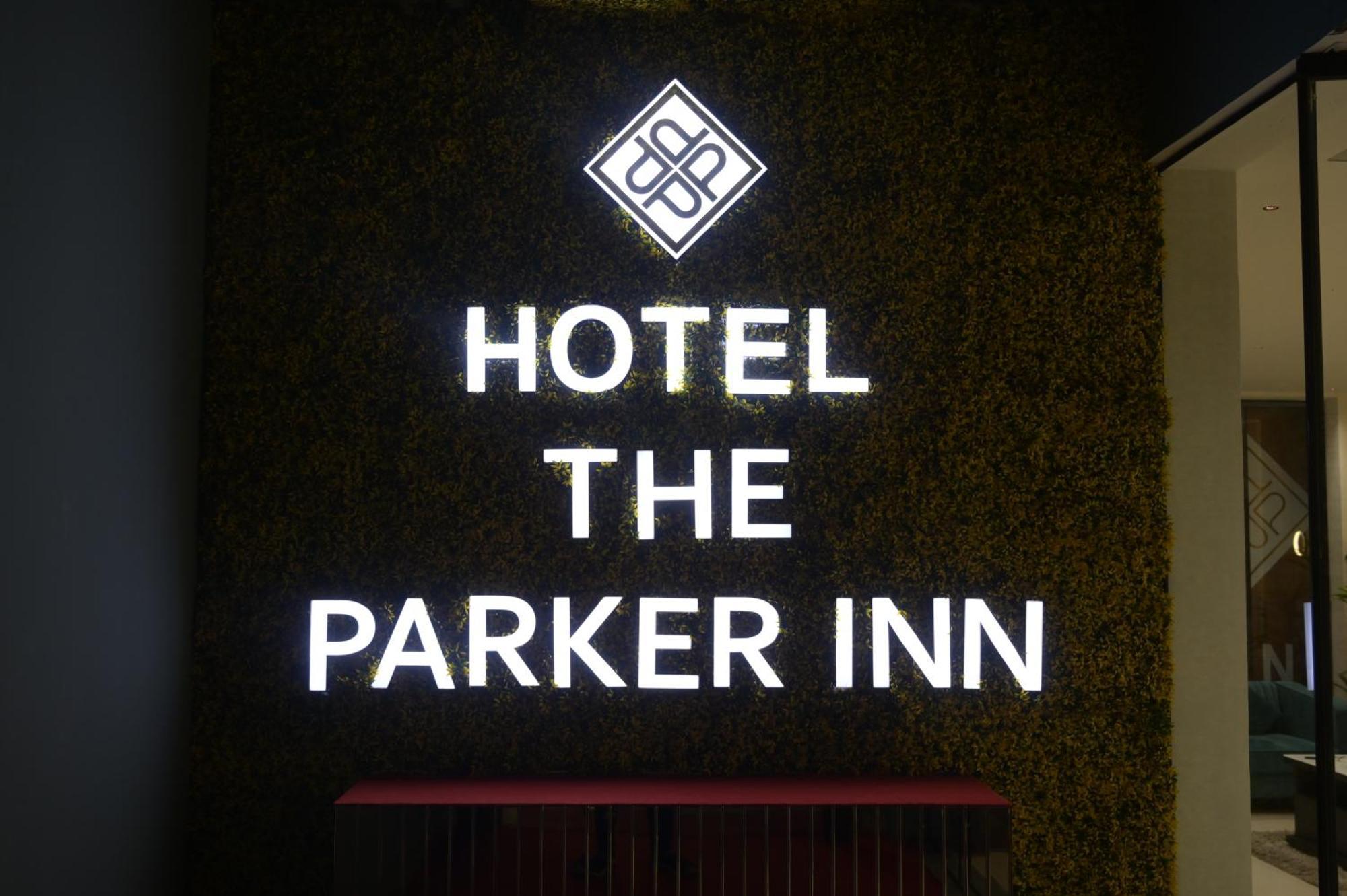 Hotel The Parker Inn By Kbnt Group Surat Bagian luar foto