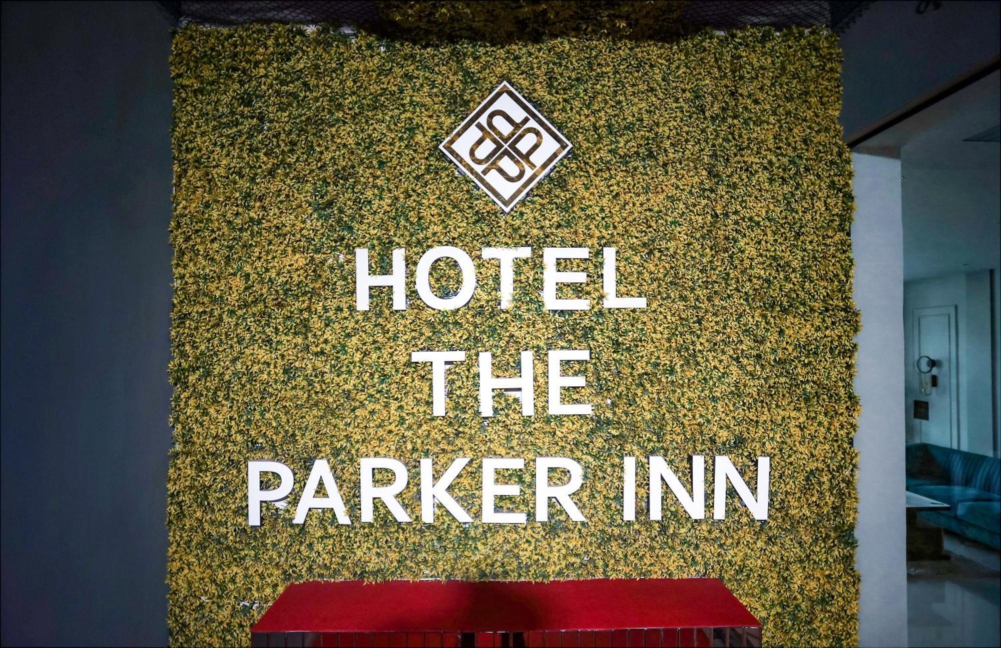 Hotel The Parker Inn By Kbnt Group Surat Bagian luar foto