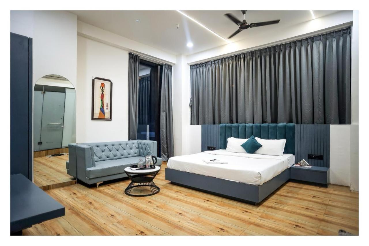 Hotel The Parker Inn By Kbnt Group Surat Bagian luar foto